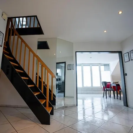 Livemore24 - 4 In 24-7 Check-in גלדבק