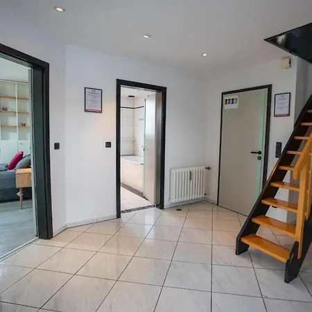 Livemore24 - 4 In 24-7 Check-in