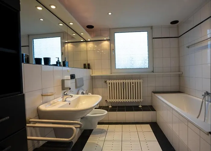 Livemore24 - 4 In 24-7 Check-in *