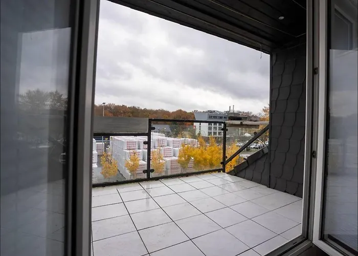 Livemore24 - 4 In 24-7 Check-in גלדבק