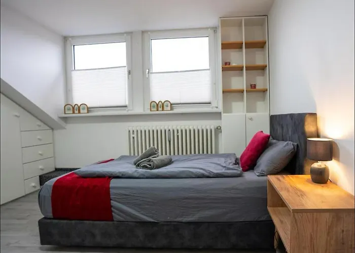 Livemore24 - 4 In 24-7 Check-in * גלדבק