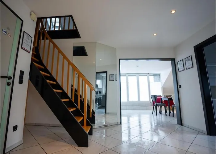 Livemore24 - 4 In 24-7 Check-in גלדבק